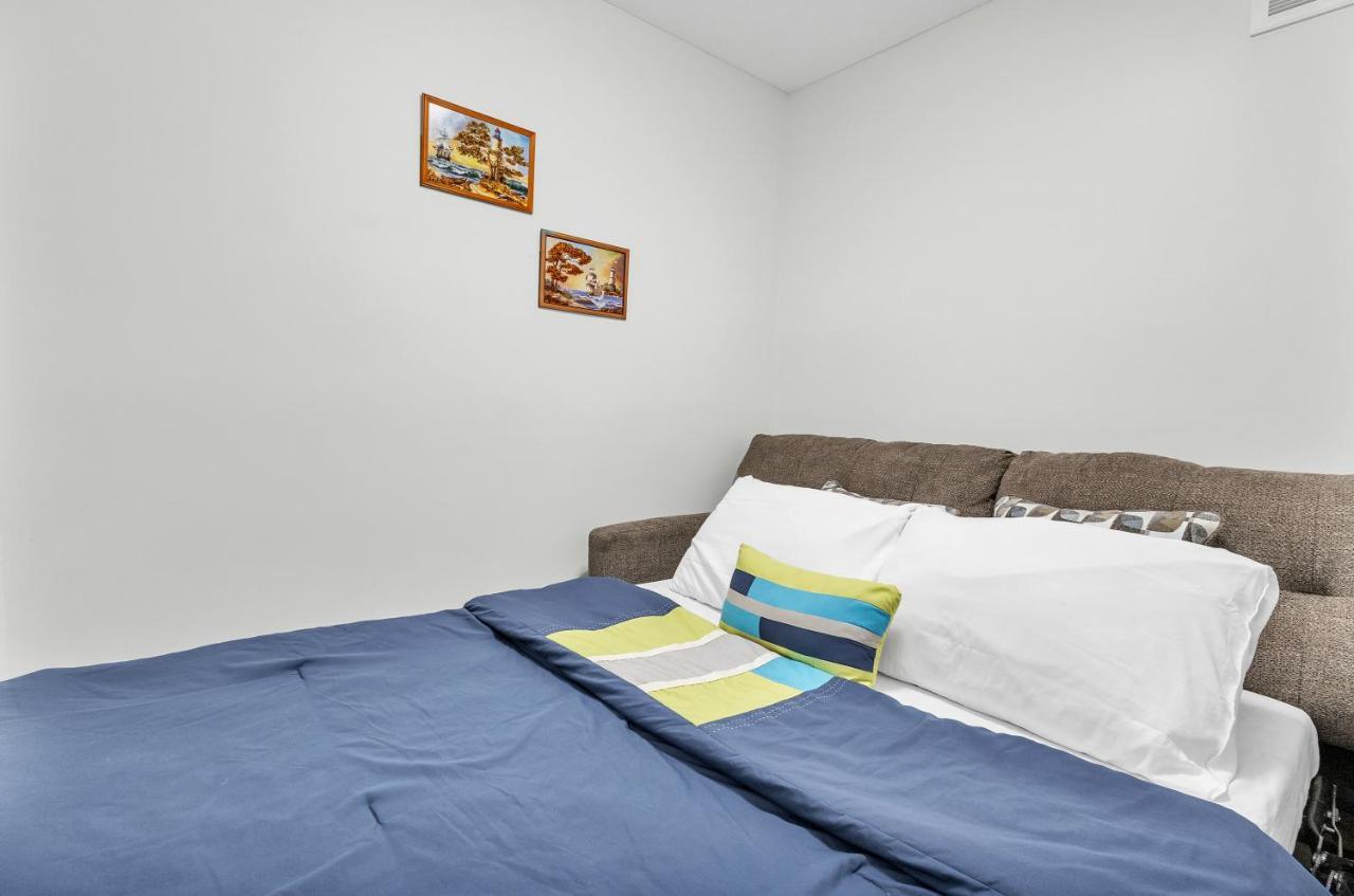 Modern 1 Bedroom + Den In Cambridge Exterior foto